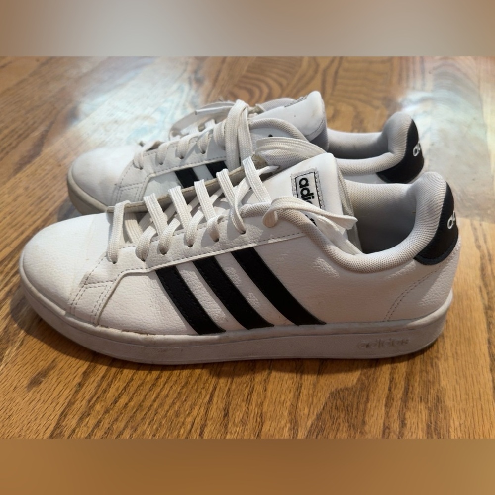Adidas Classic White & Black Sneakers | Size 7.5